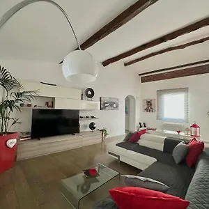 Ca' Del Grillo Apartment